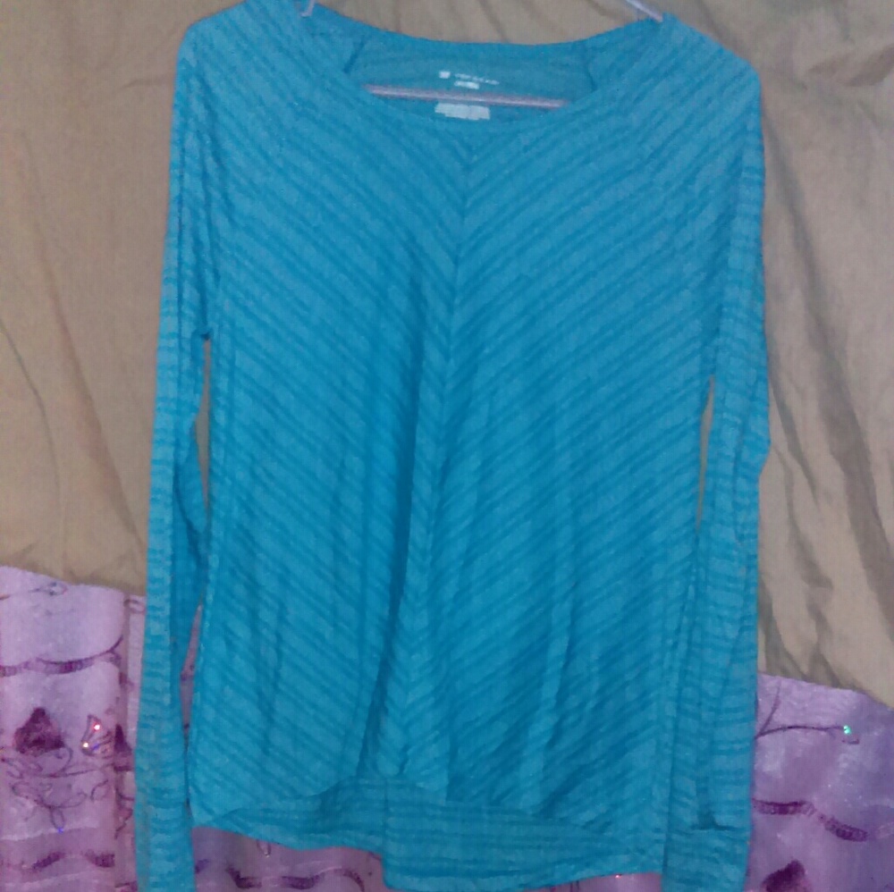 Blue long sleeve workout top